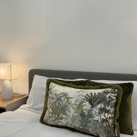 Holiday Home 2Br L 2Ba With Patio-Sleep 6 London Exterior photo