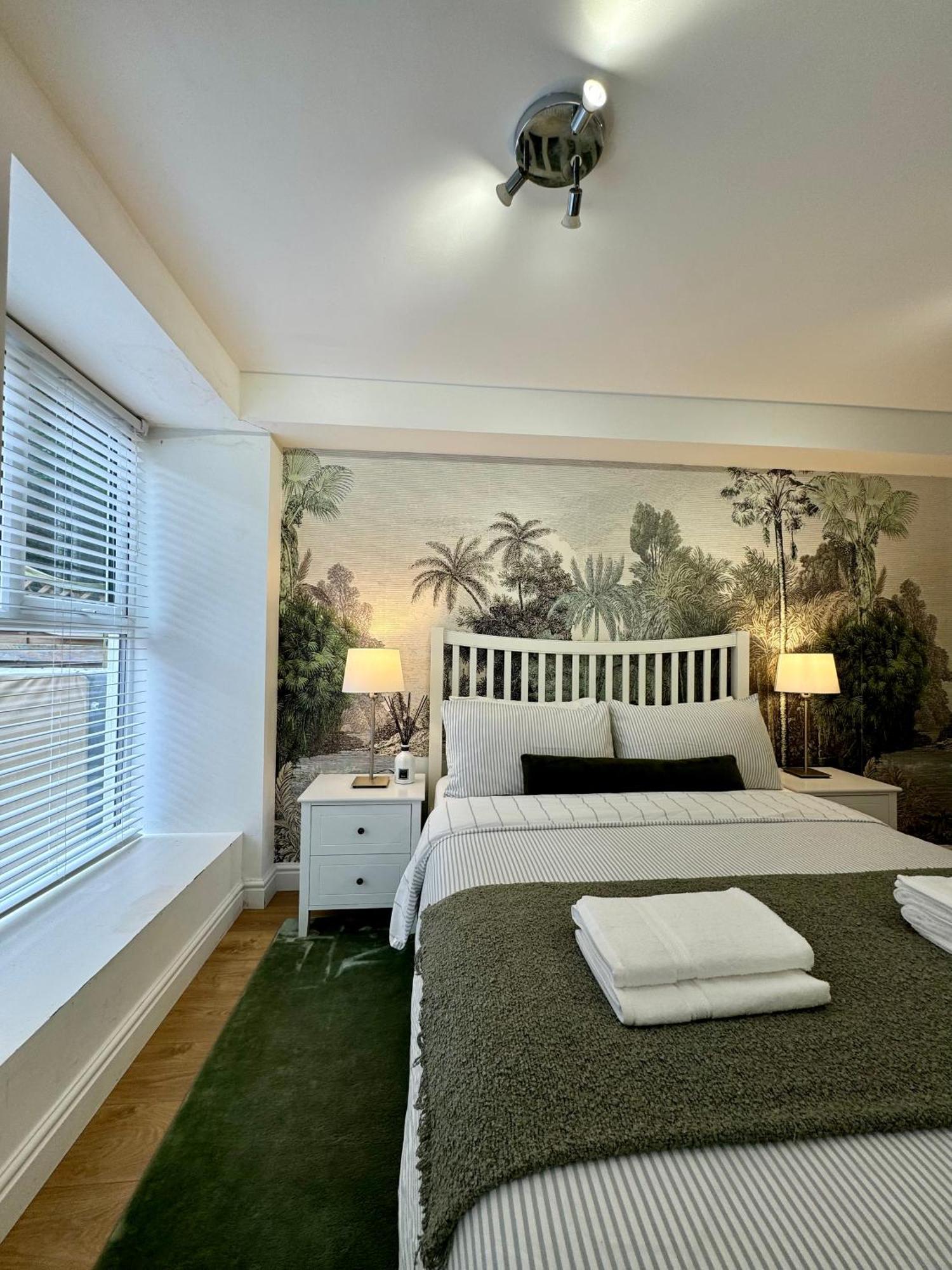 Holiday Home 2Br L 2Ba With Patio-Sleep 6 London Exterior photo